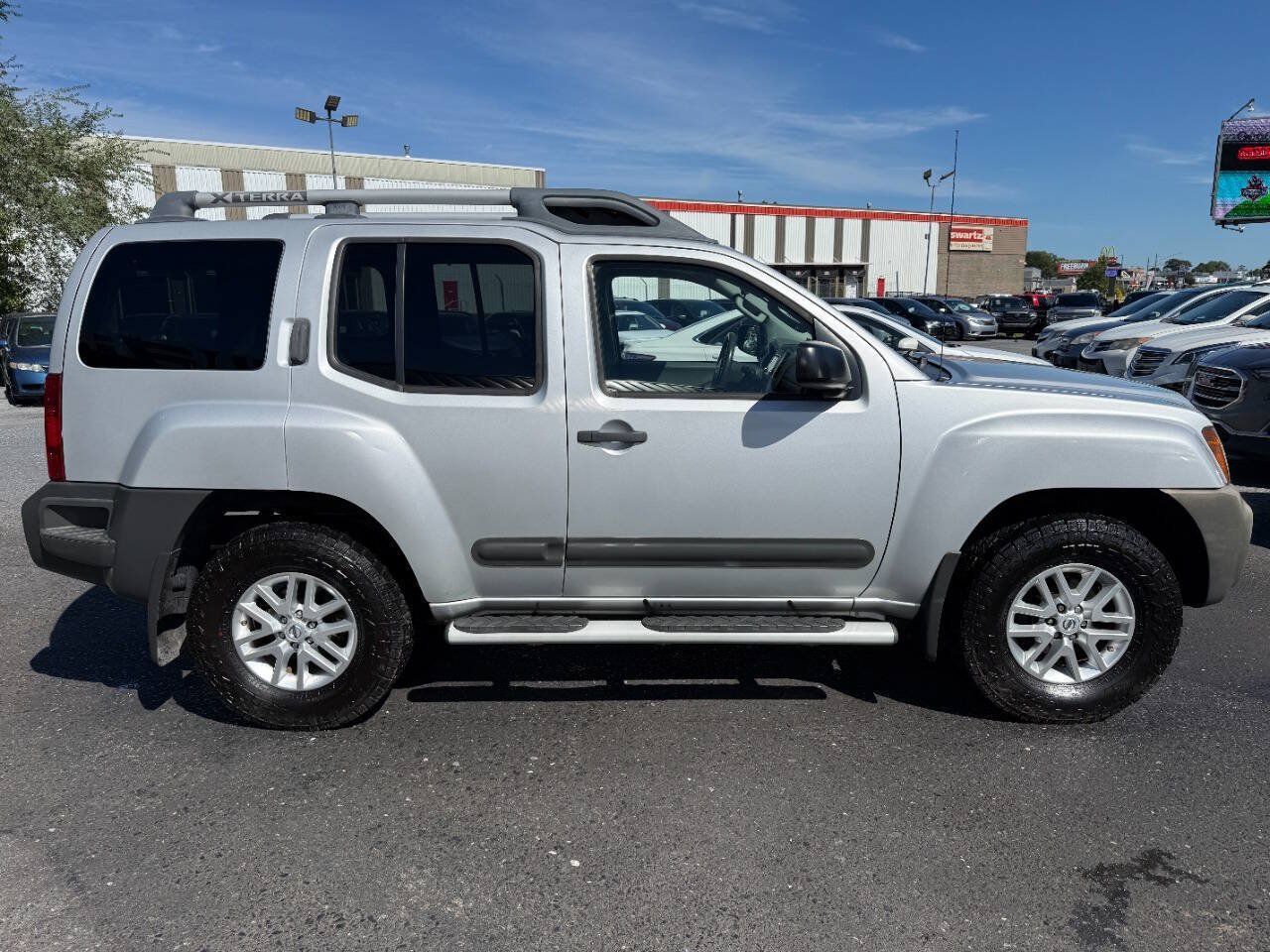 Used 2015 Nissan Xterra S w/ Value Package AWD/4WD image 4