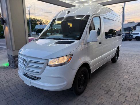 Used 2024 Mercedes-Benz Sprinter 2500 image 38