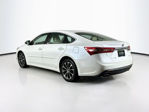 Used 2017 Toyota Avalon XLE Plus w/ All Weather Liner Package FWD image 5