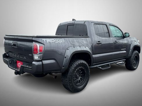 Used 2022 Toyota Tacoma TRD Sport image 3