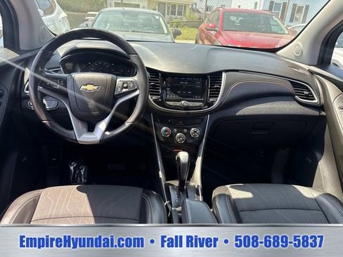 Used 2019 Chevrolet Trax LT w/ Sun & Sound Package AWD/4WD image 14