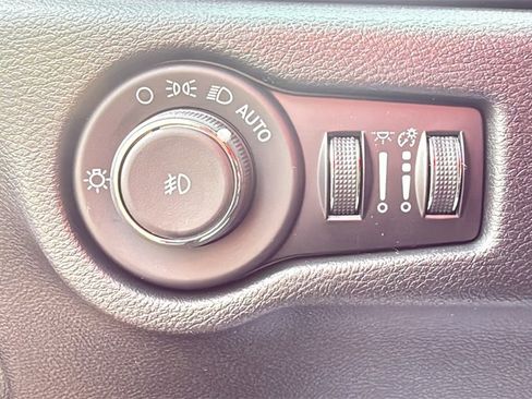 New 2026 Chrysler Pacifica Select image 20