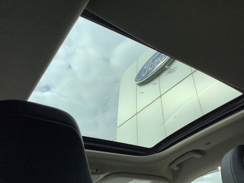 Used 2023 Lincoln Nautilus Reserve AWD/4WD image 9