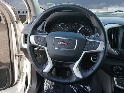 Used 2024 GMC Terrain SLT image 12