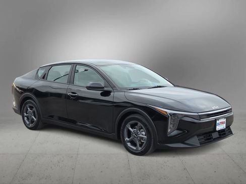 Used 2025 Kia K4 FWD image 2