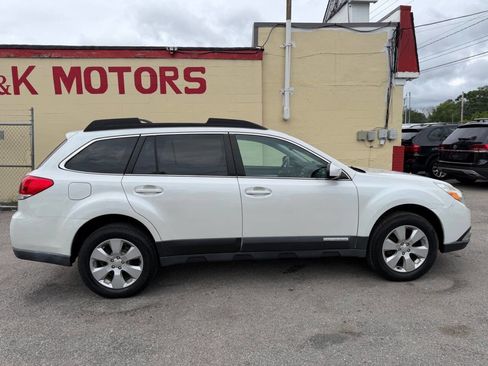 Used 2010 Subaru Outback 2.5i Premium AWD/4WD image 9
