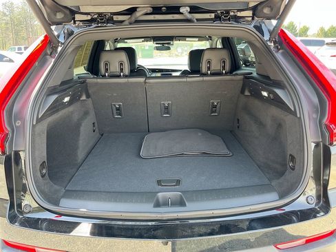 Used 2022 Cadillac XT4 Luxury w/ Cold Weather Package image 30