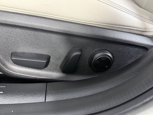 Used 2025 Genesis G70 2.5T image 23