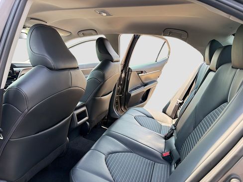 Used 2024 Toyota Camry SE FWD image 6