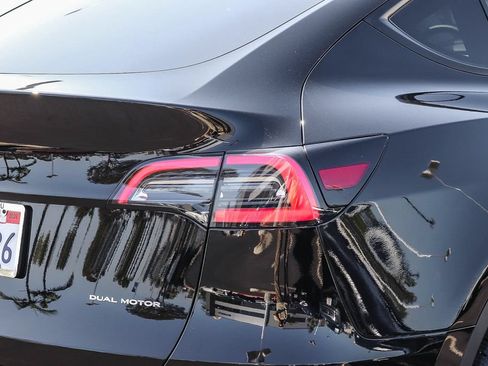 Used 2023 Tesla Model Y Long Range AWD/4WD image 9