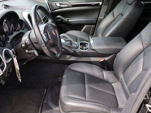 Used 2014 Porsche Cayenne S image 40