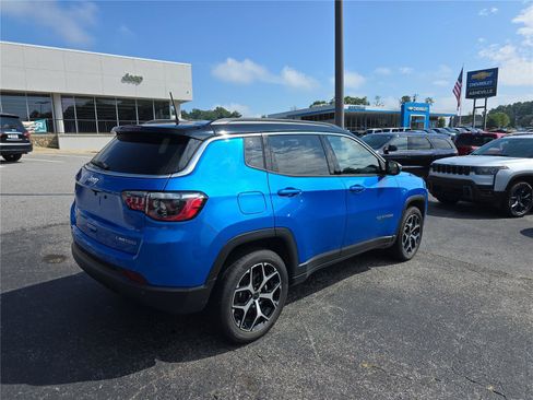 Used 2025 Jeep Compass Limited AWD/4WD image 3