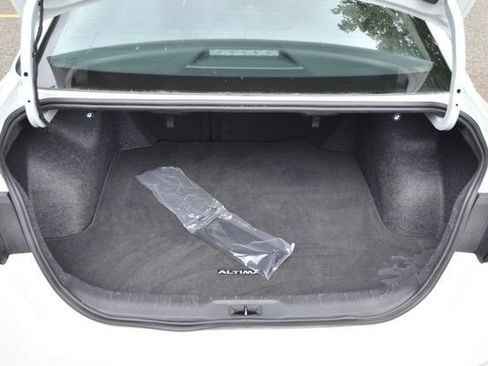 Used 2024 Nissan Altima 2.5 SR FWD image 36