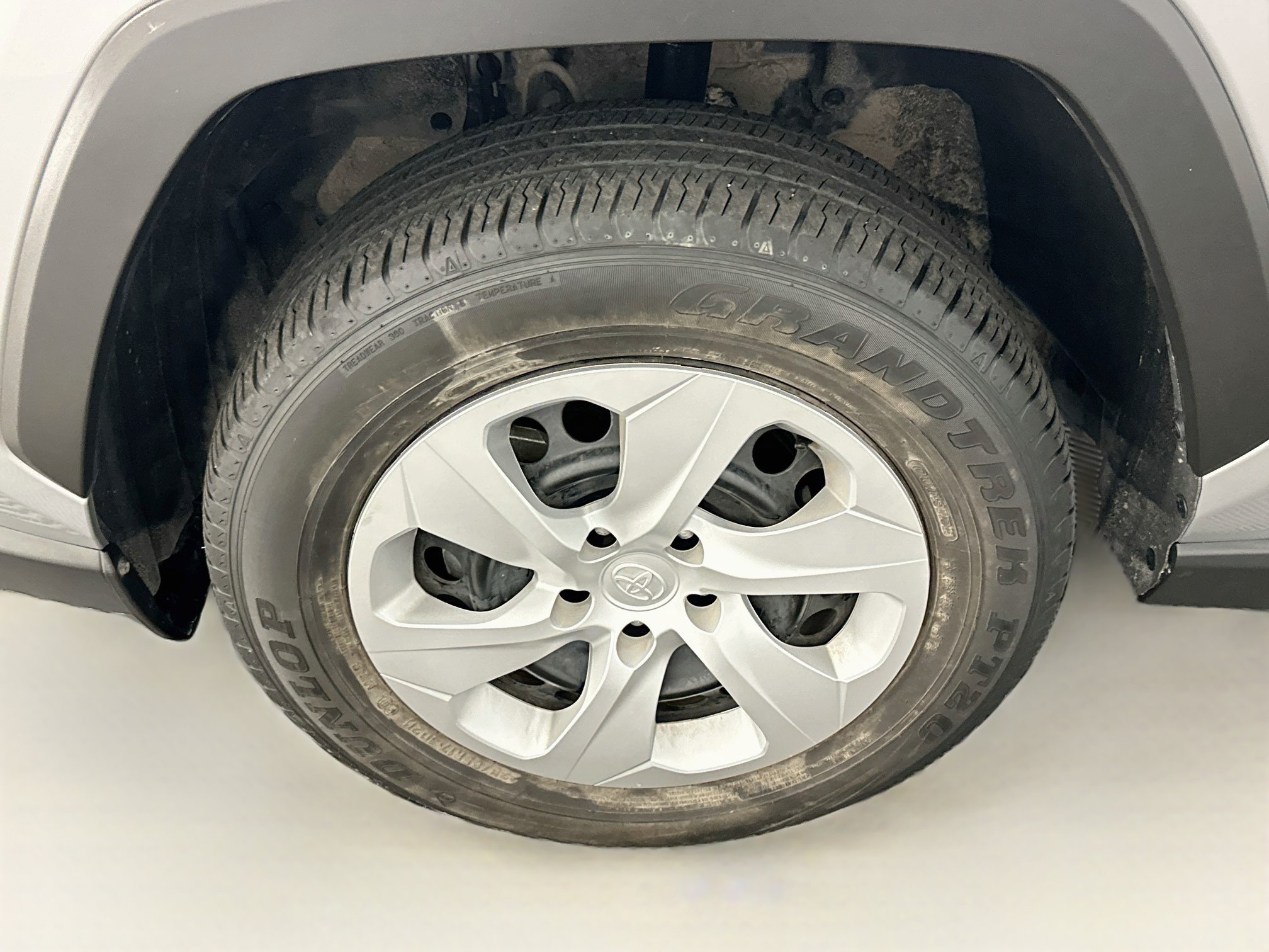 Used 2025 Toyota RAV4 LE AWD/4WD image 11