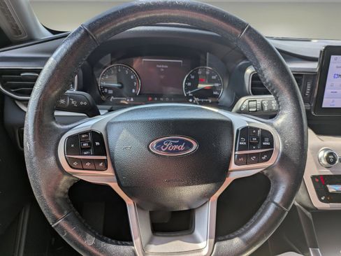 Used 2023 Ford Explorer XLT w/ Equipment Group 202A RWD image 19