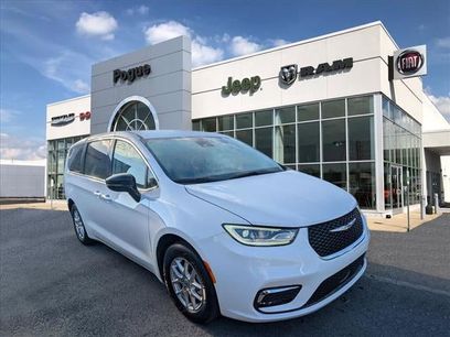 Used 2024 Chrysler Pacifica Touring-L