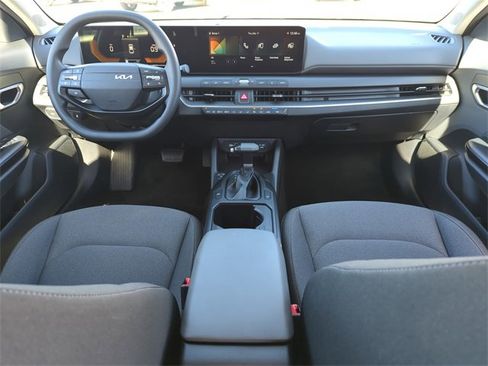 Used 2025 Kia K4 LXS image 17