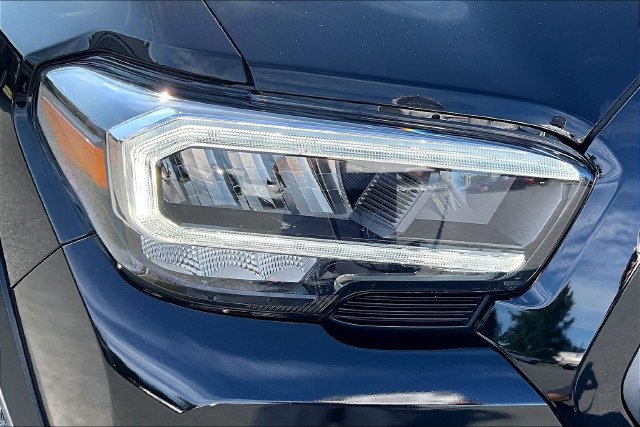 Used 2023 Toyota Tacoma TRD Off-Road AWD/4WD image 30