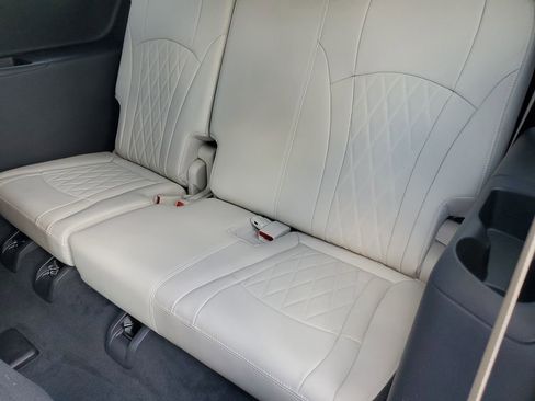 Used 2022 Buick Enclave Avenir image 12