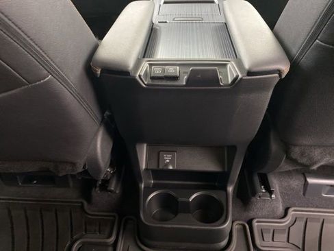 Used 2023 Toyota Sienna XSE w/ XSE Plus Package AWD/4WD image 38