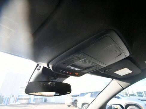 Used 2025 Chevrolet Traverse LT image 56