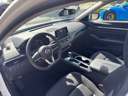Used 2023 Nissan Altima 2.5 SV FWD image 9