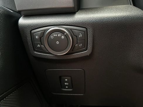 Used 2015 Ford F150 XLT w/ Equipment Group 302A Luxury image 28