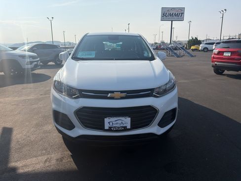 Used 2021 Chevrolet Trax LS AWD/4WD image 3