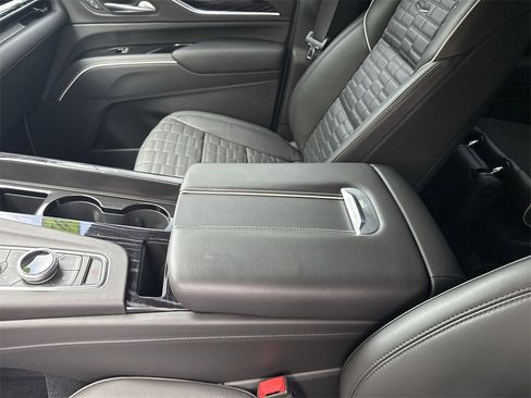 Used 2023 Cadillac Escalade ESV V image 24