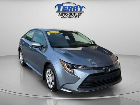 Used 2025 Toyota Corolla LE FWD image 2