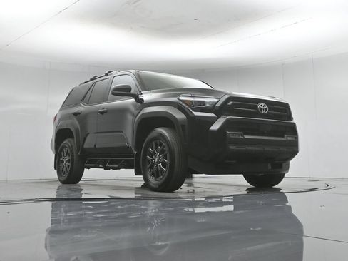 Used 2025 Toyota 4Runner SR5 AWD/4WD image 50