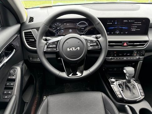 New 2026 Kia Seltos EX FWD image 16