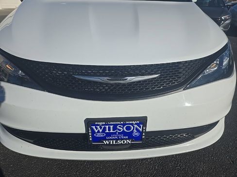 Used 2023 Chrysler Voyager LX image 30