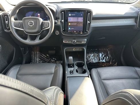 Certified 2025 Volvo XC40 B5 Core image 15