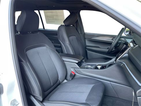 New 2025 Jeep Grand Cherokee L Laredo w/ Luxury Tech Group I image 27