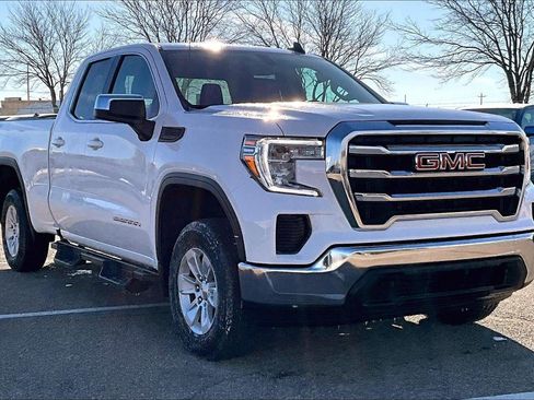 Used 2022 GMC Sierra 1500 SLE image 1