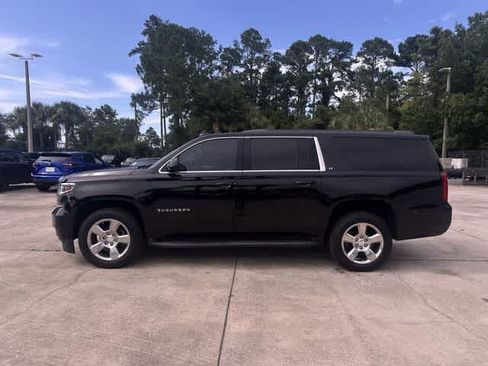 Used 2017 Chevrolet Suburban LT RWD image 11