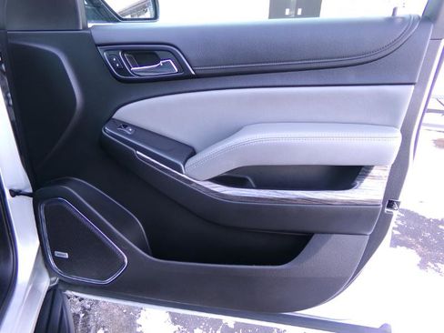 Used 2019 Chevrolet Suburban LT image 40