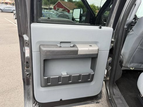 Used 2016 Ford F250 XLT w/ XLT Premium Package AWD/4WD image 19