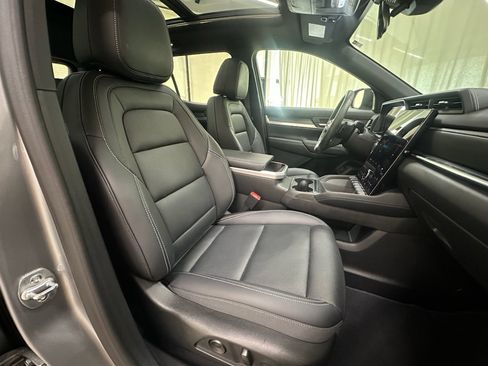 Used 2025 GMC Terrain Elevation w/ Elevation Premium Package AWD/4WD image 15