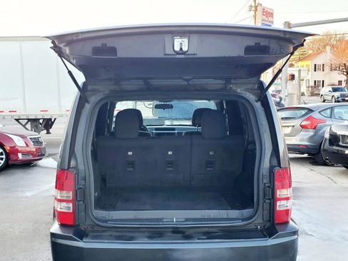 Used 2011 Jeep Liberty Sport AWD/4WD image 8