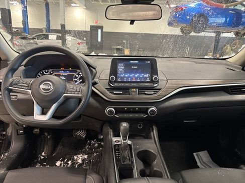 Used 2025 Nissan Altima 2.5 SV image 19