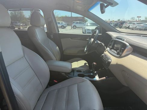 Used 2018 Kia Sorento EX FWD image 25