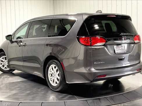 Used 2017 Chrysler Pacifica Touring image 12