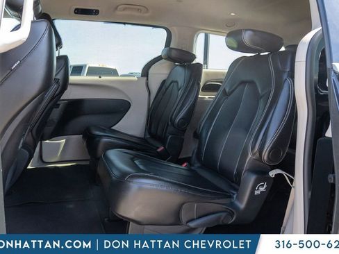 Used 2024 Chrysler Pacifica Touring-L FWD image 19