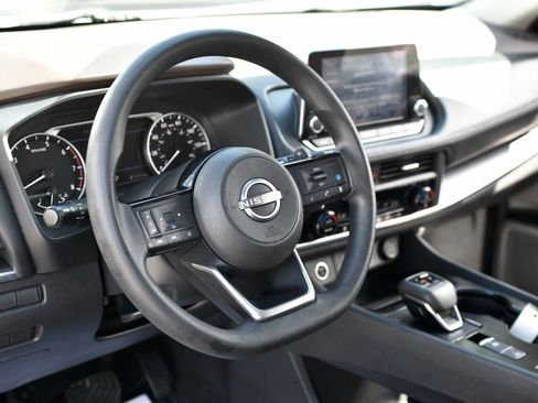 Used 2023 Nissan Rogue SV image 8