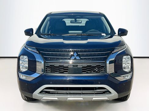 Used 2024 Mitsubishi Outlander SE image 2