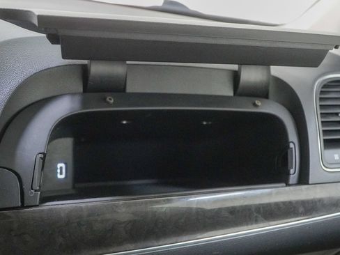 Used 2016 Chrysler Town & Country Touring w/ Driver Convenience Group FWD image 32