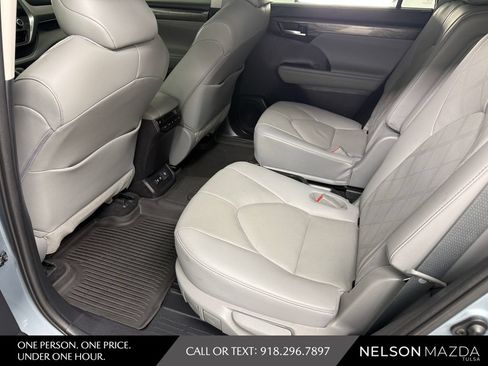 Used 2021 Toyota Highlander Platinum AWD/4WD image 34