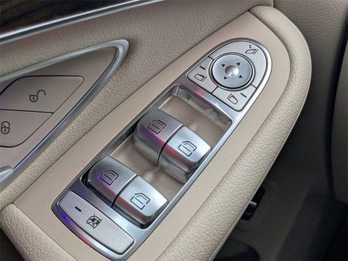 Used 2022 Mercedes-Benz GLC 300 image 32